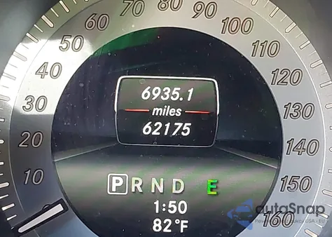 2014 Mercedes-Benz C 250 z USA, uszkodzony, nr VIN WDDGJ4HB9EG282958